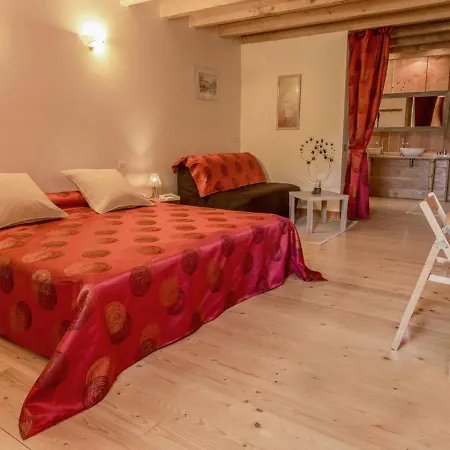 Chambre D'hotes Rubis Avec Terrasse Et Grand Parc - Fr-1-589-532