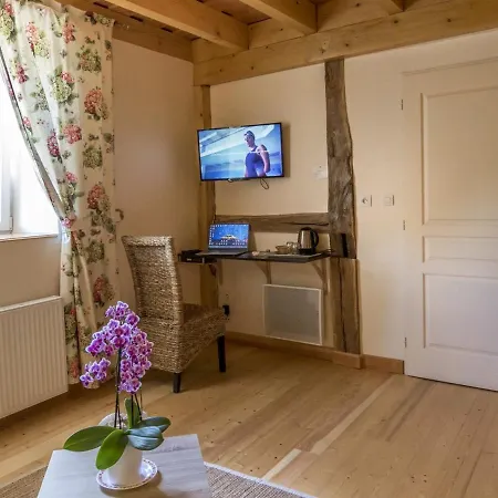 Alojamento de Acomodação e Pequeno-almoço Chambre D'hotes Rubis Avec Terrasse Et Grand Parc - Fr-1-589-532 3*