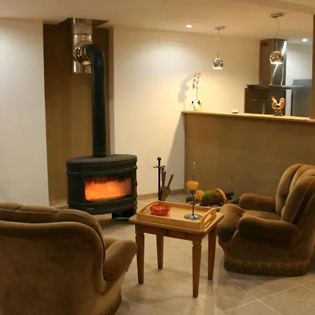 D'hotes Rubis Avec Terrasse Et Grand Parc - Fr-1-589-532 3*